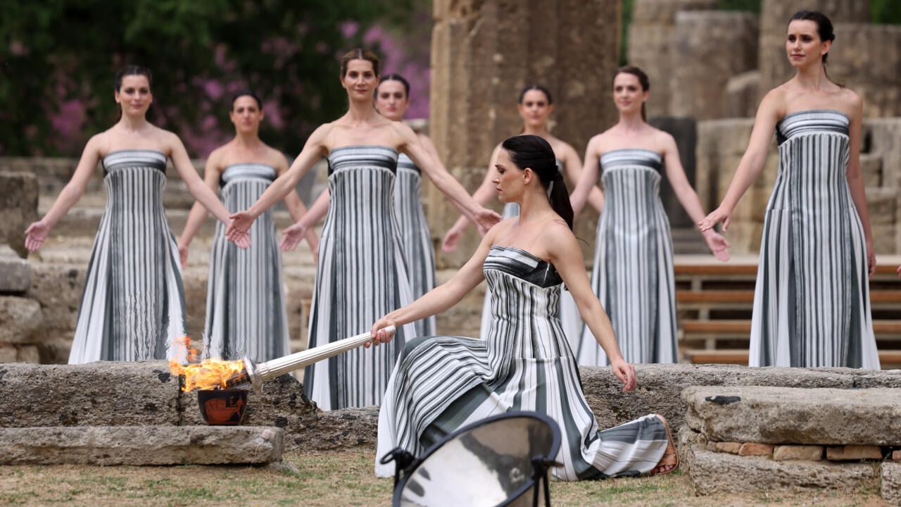 Allumage de la flamme olympique à Olympie